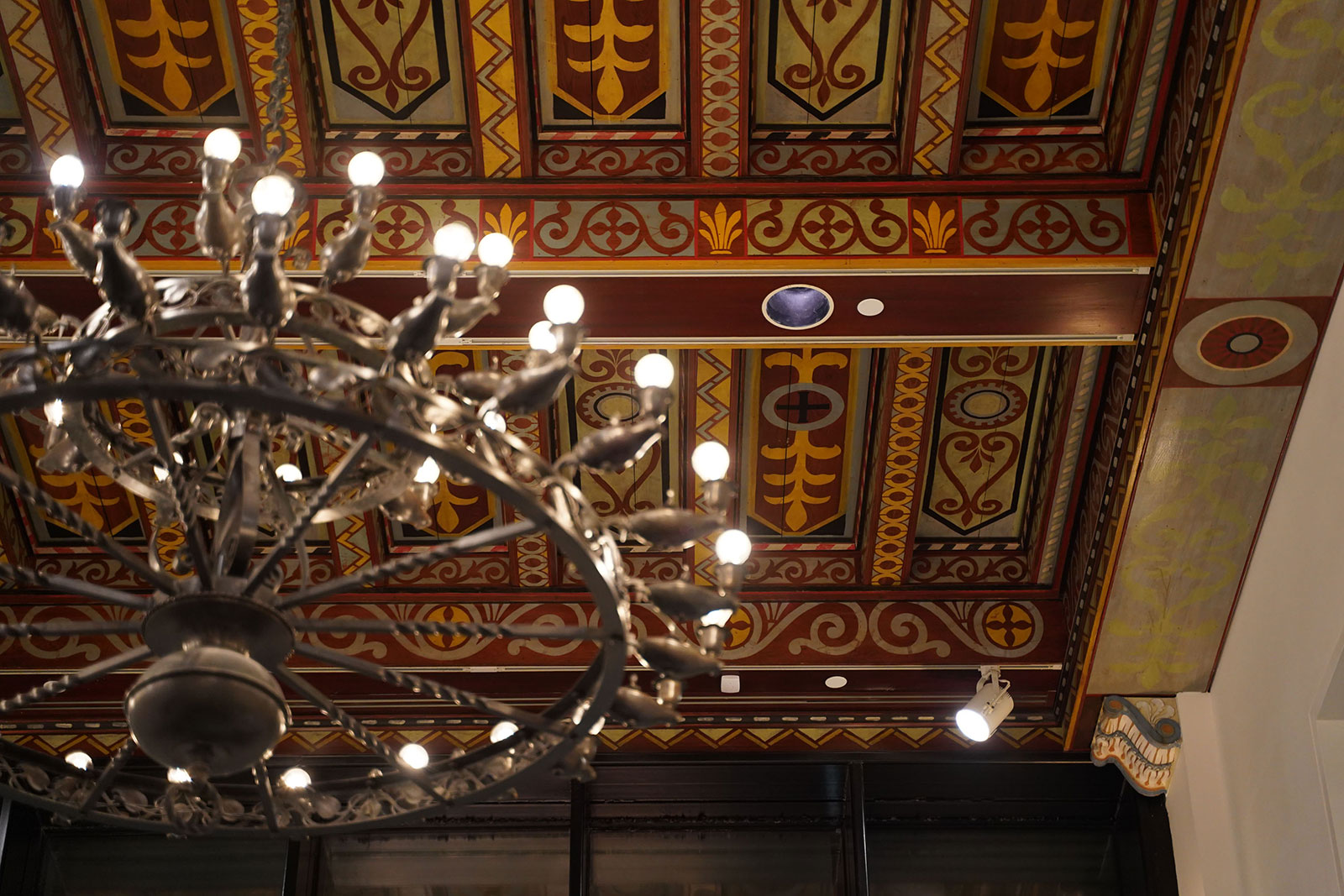 Ceiling and chandeliers