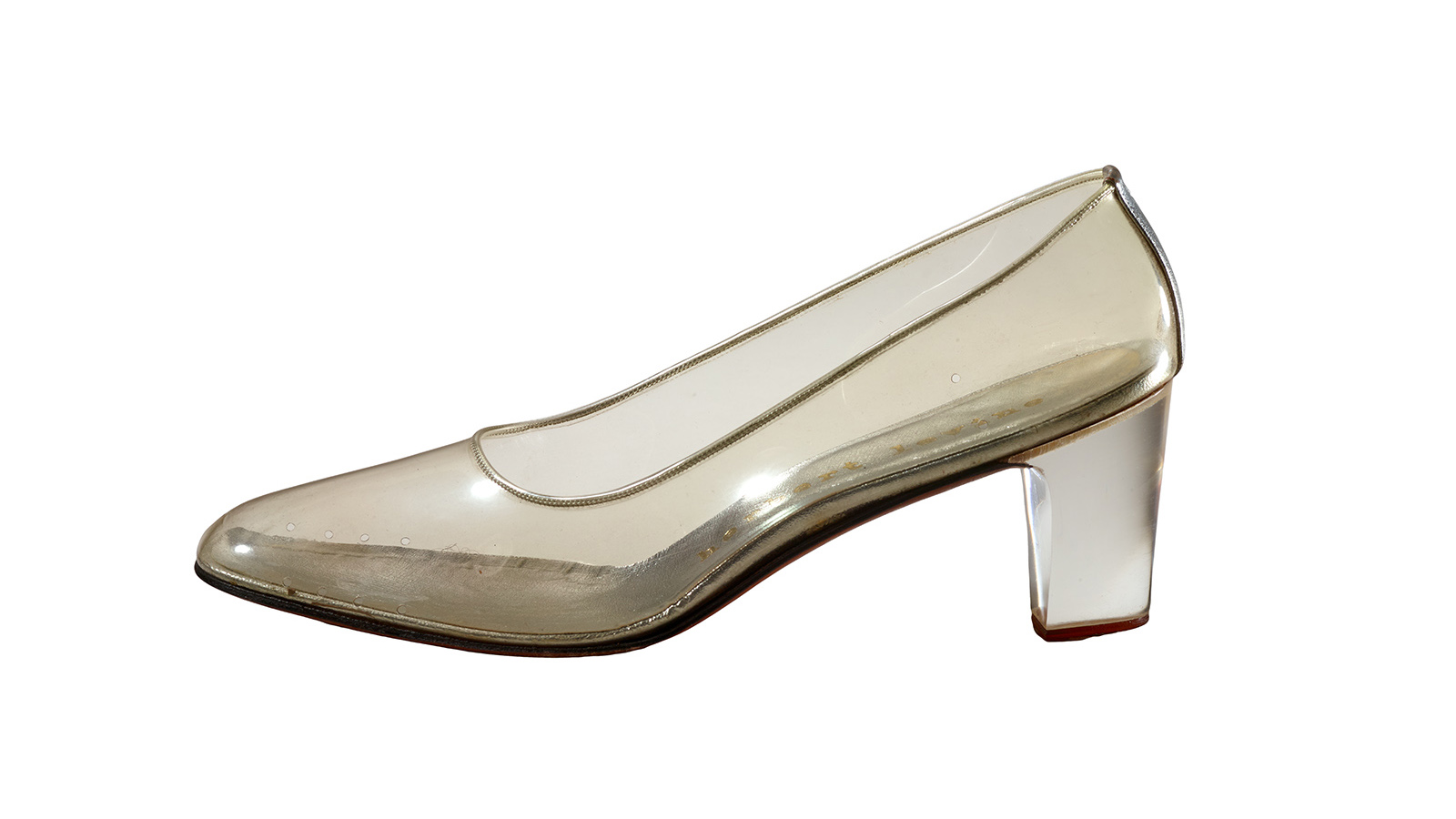 Transparent low-heeled pump with metallic edging and a clear block heel